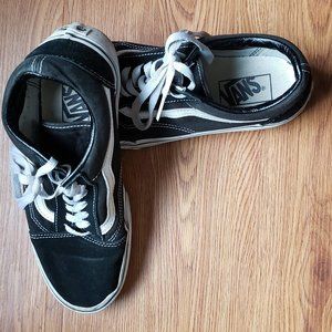 Black and While Vans
